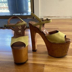Vintage Lady platform heels size 7 made in Italy.